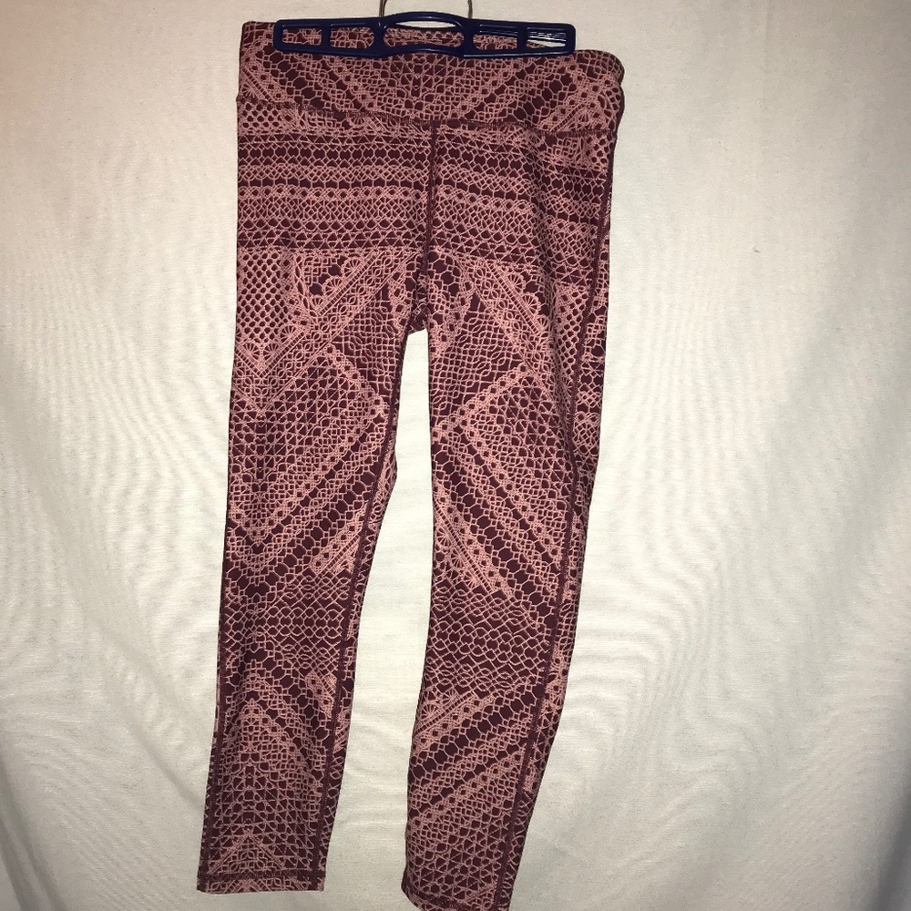 NWT Fabletics Pink Printed Powerform Capri-Sz Medium